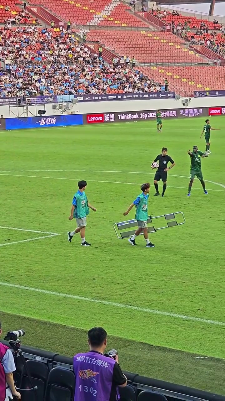 被恩加德乌投诉网友深圳四位担架球童阅读比赛能力真强