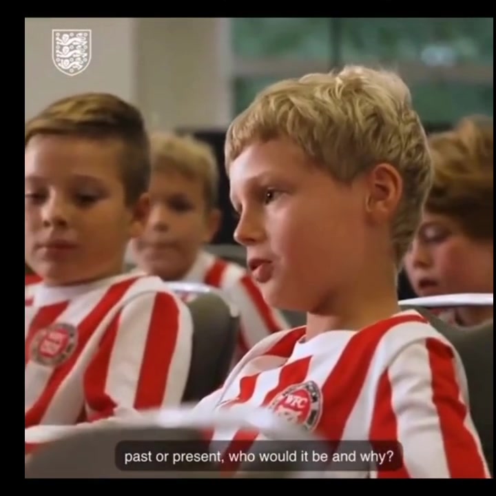 左脚将萨卡此前我想跟梅西一起踢球他是个无私的团队球员