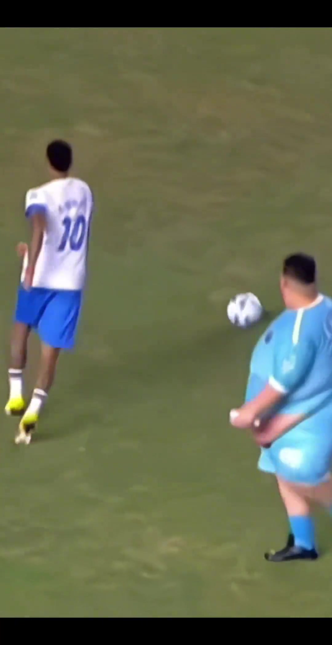 内马尔在慈善赛上穿裆肉马尔这身材简直有5个内马尔