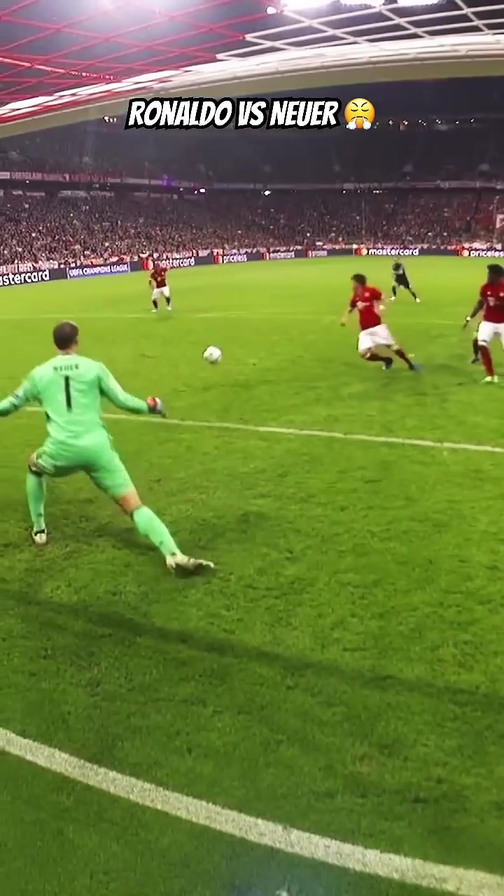 麒麟臂vs金刚腿C罗近距离暴力射门诺伊尔竟能单掌挡出