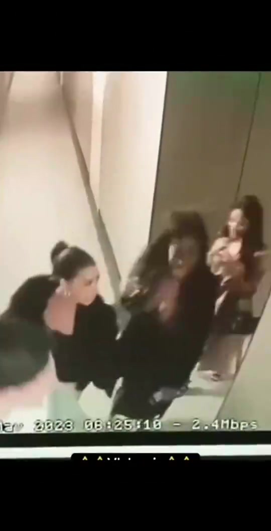 弗拉霍维奇此前带三个女生一起玩姿色各不同真是迷人眼