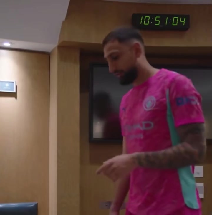 为什么选25号多纳鲁马25号是我的第一场比赛也是生日