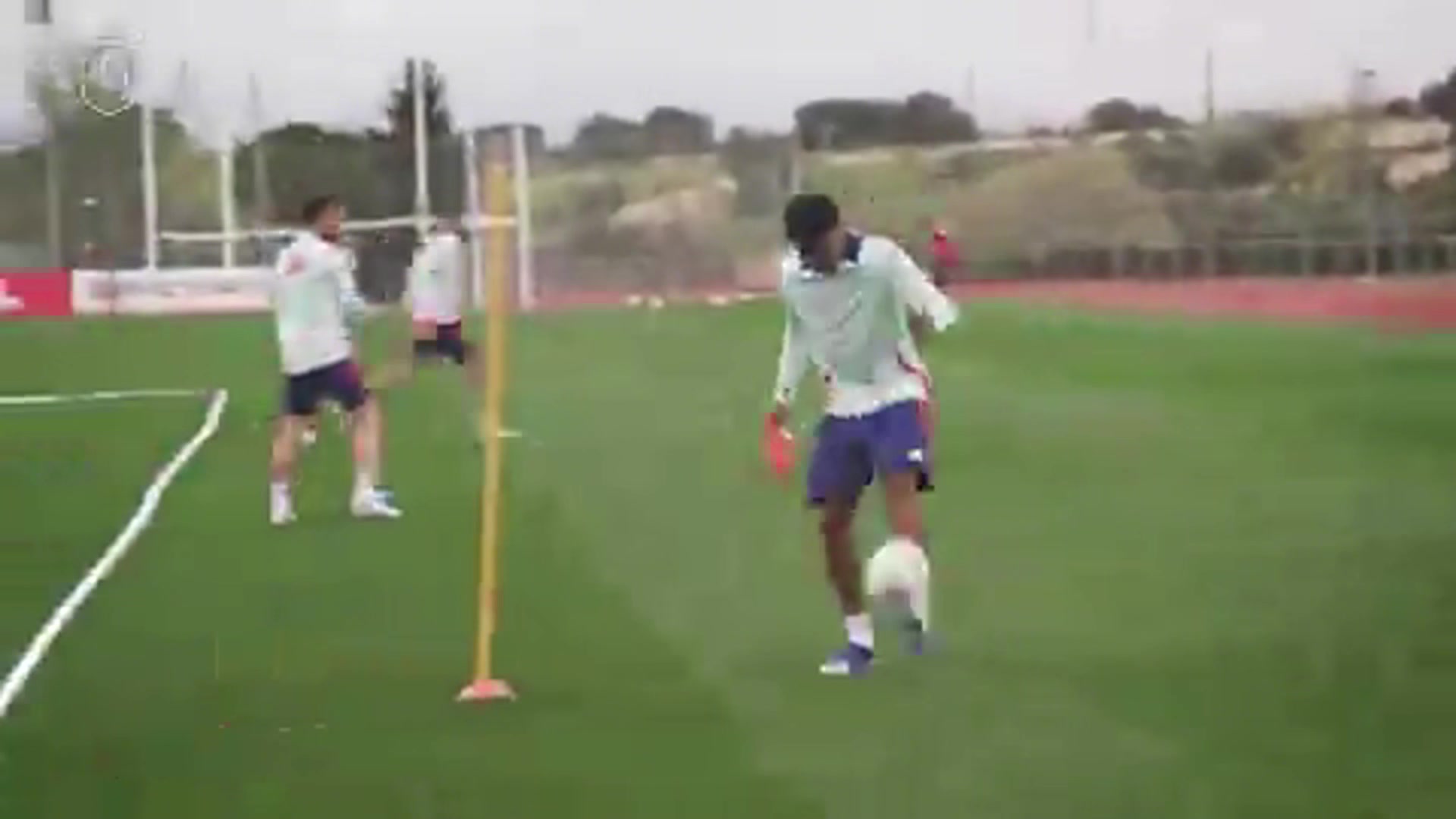 不管是训练场还是赛场亚马尔总是与众不同