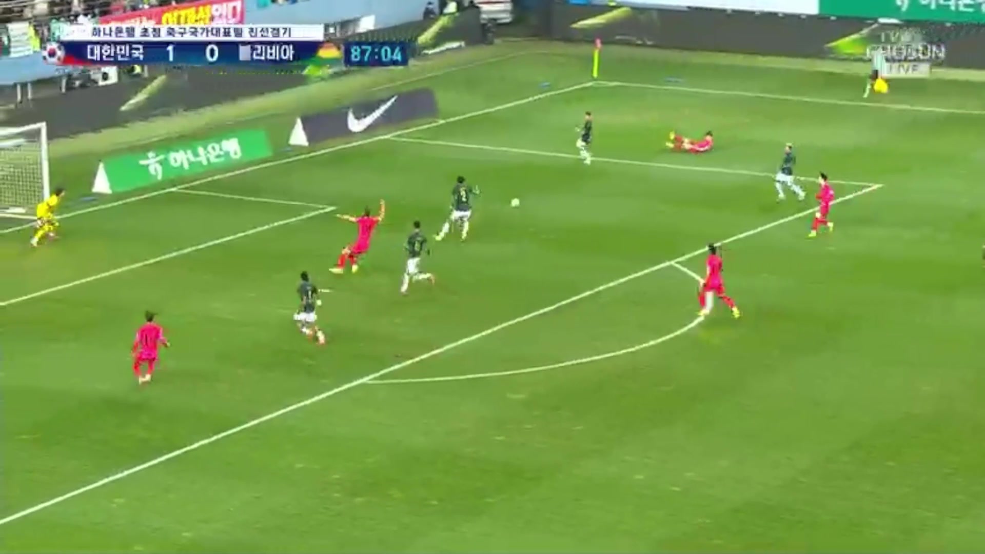 再下一城玻利维亚后卫解围不及曹圭成捅射破门