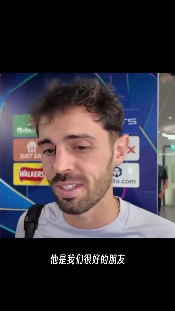 B席赛后德布劳内来我们更衣室了我们真的很开心见到他