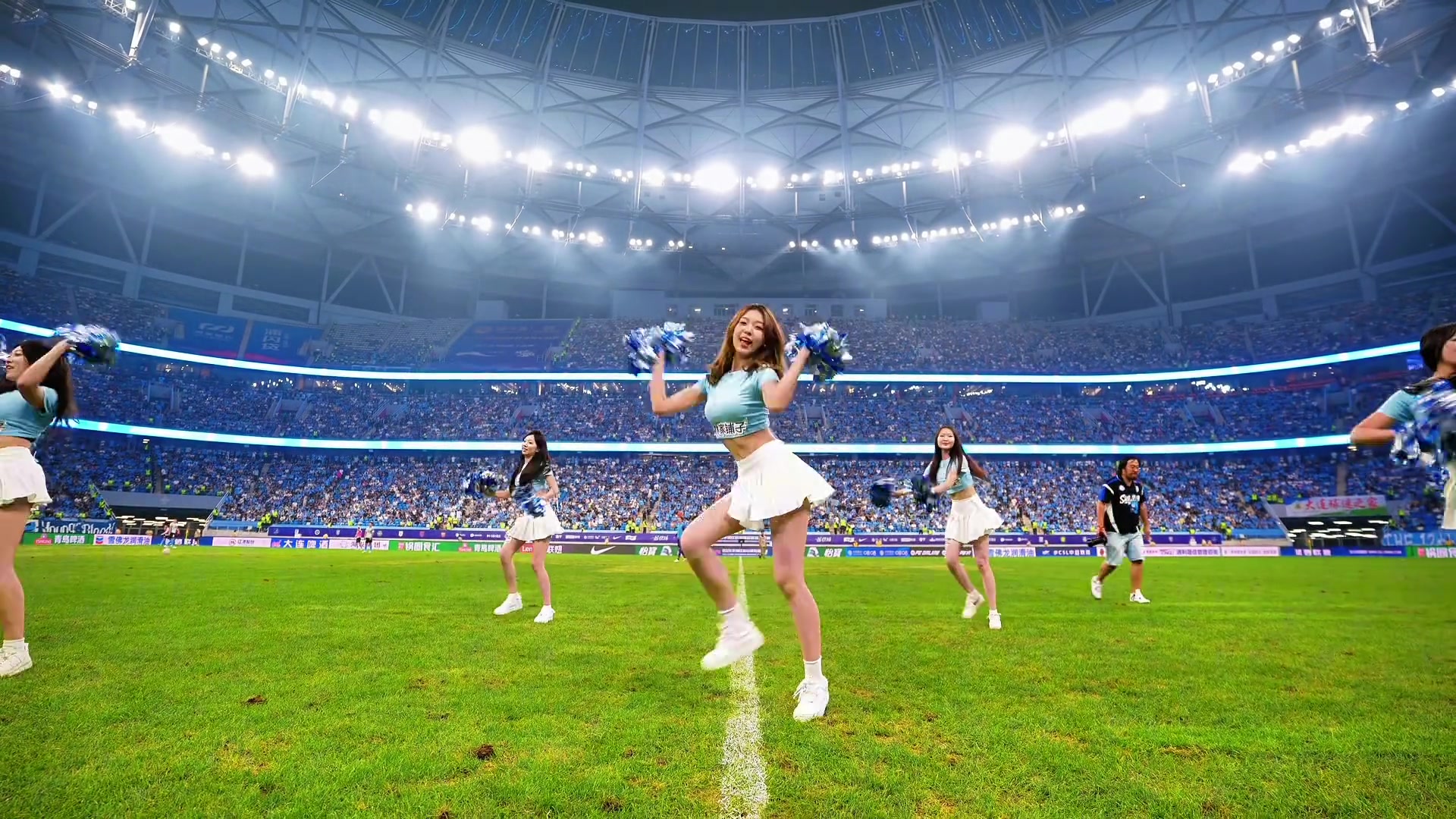 攒劲的节目大连主场啦啦队美女跳舞真好看