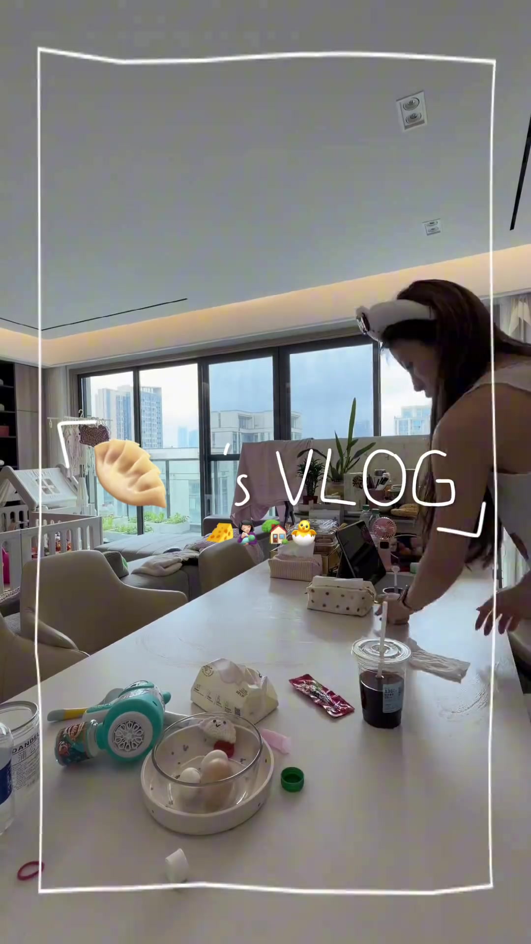 韦世豪老婆带娃好可爱呀还吃了老字号冒烤鸭