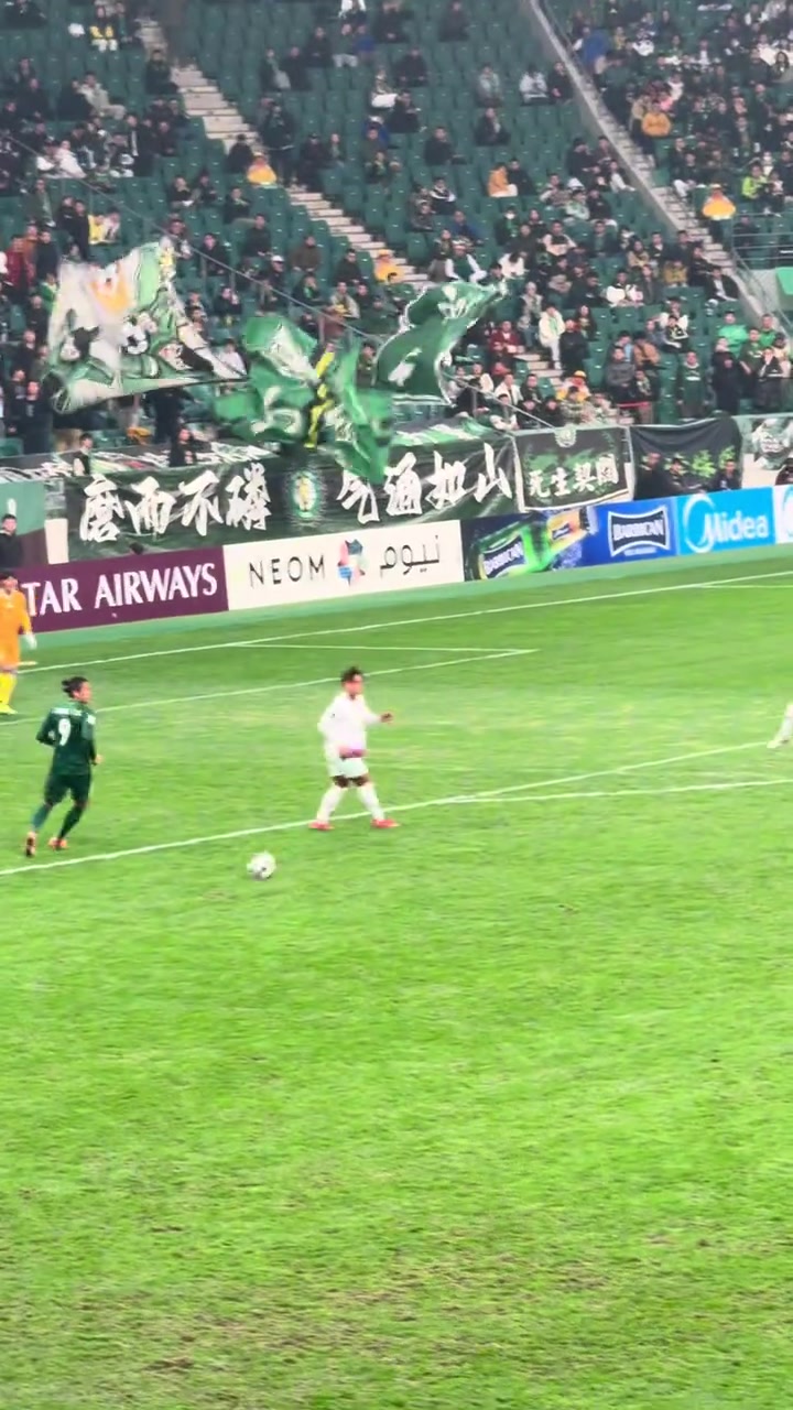 脚法控制工体实拍张玉宁禁区内包抄右脚端射打破僵局