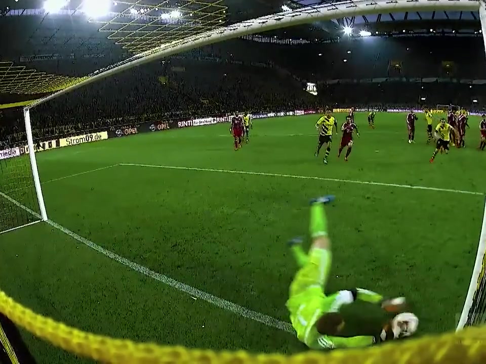 一夫当关万夫莫开他可不是只会出击门线技术同样是第一档的