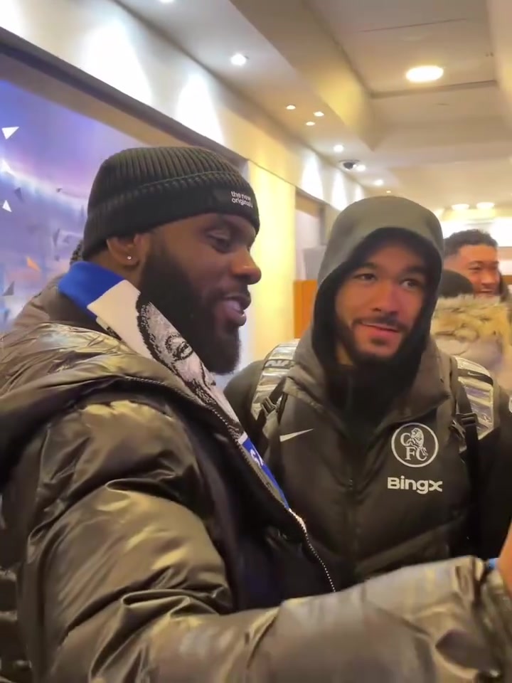 明星球迷非洲说唱歌手赛后与里斯詹姆斯互动