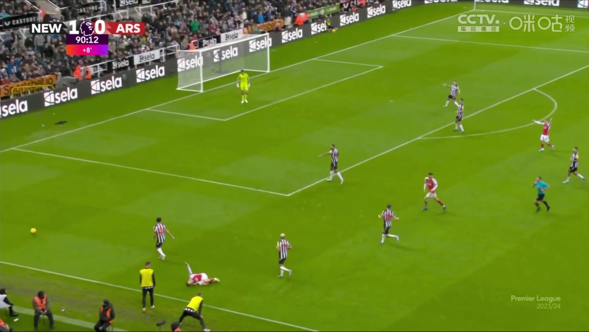 早有beef利夫拉门托在23-24赛季曾剪刀脚飞铲小马丁