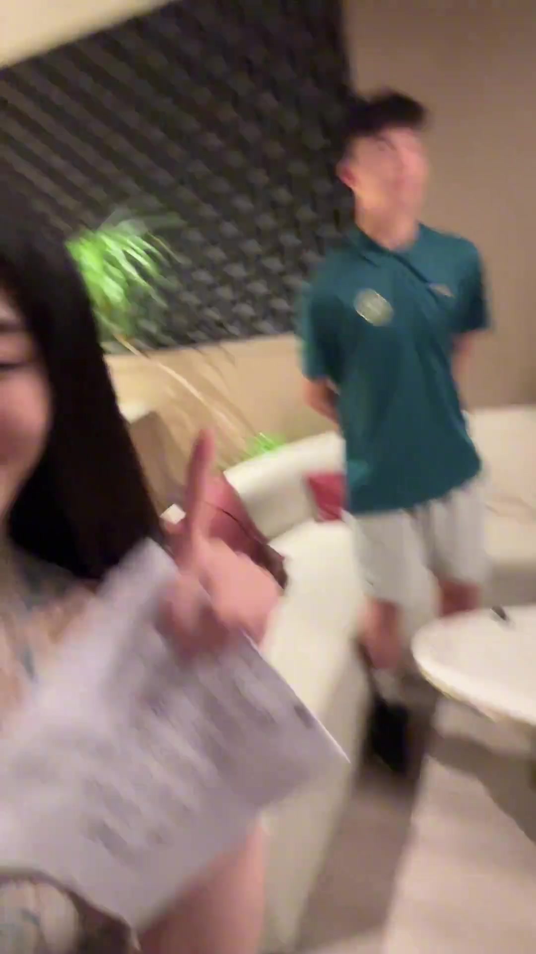 博主来现场第一句话就问王钰栋伤怎么样啦小王说应该问题不大