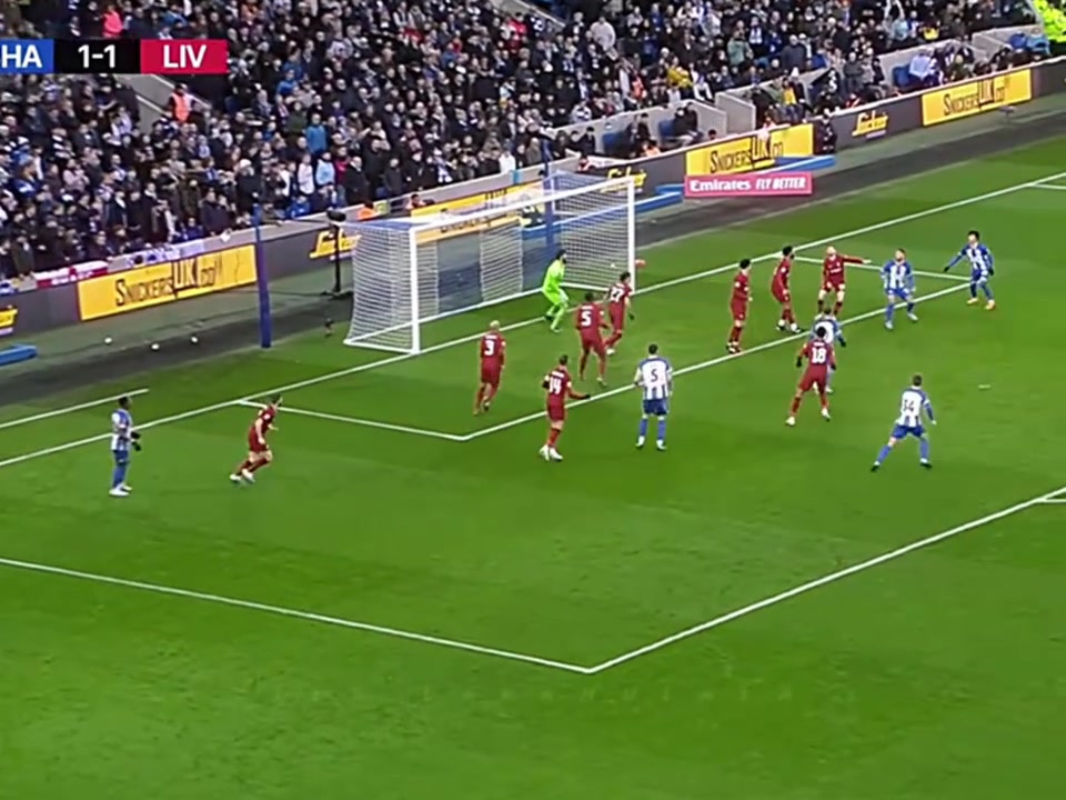 一球成名名场面三笘薰面对利物浦晃过摄像机送绝杀