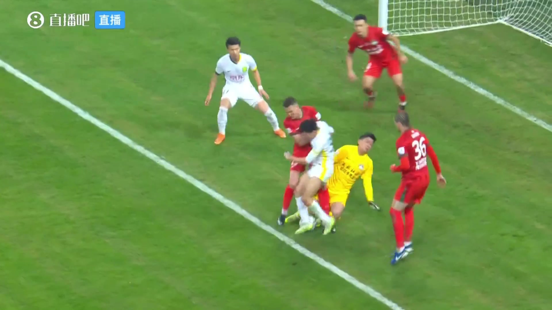 你怎么看️国安进球河南门将疑似投诉被冲撞了