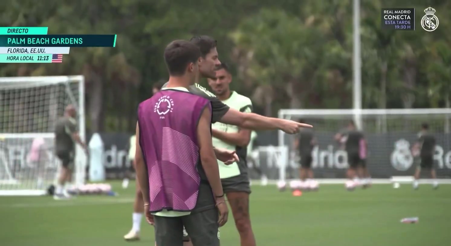 阿隆索细心指导居勒尔踢球细节