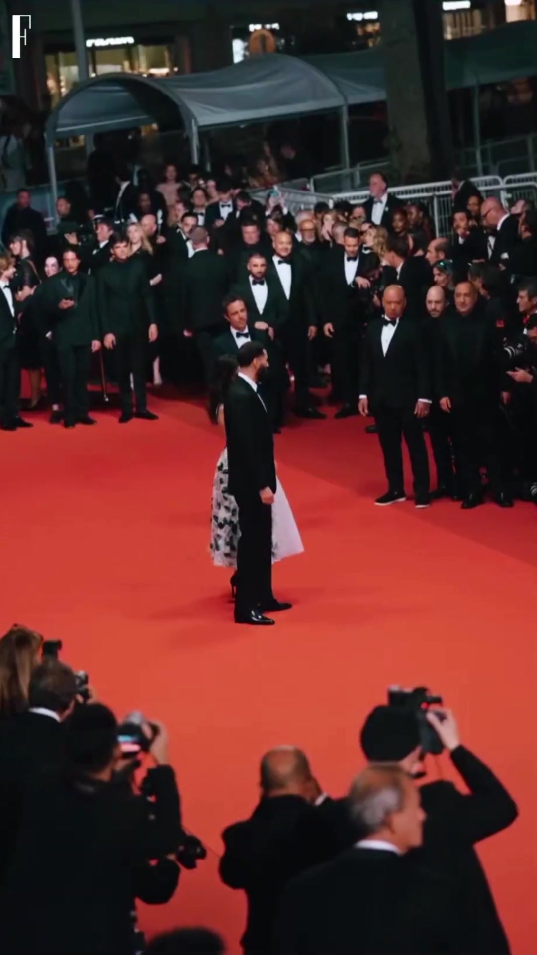 眼光一直在线法媒本泽马将于7月与美女演员结婚