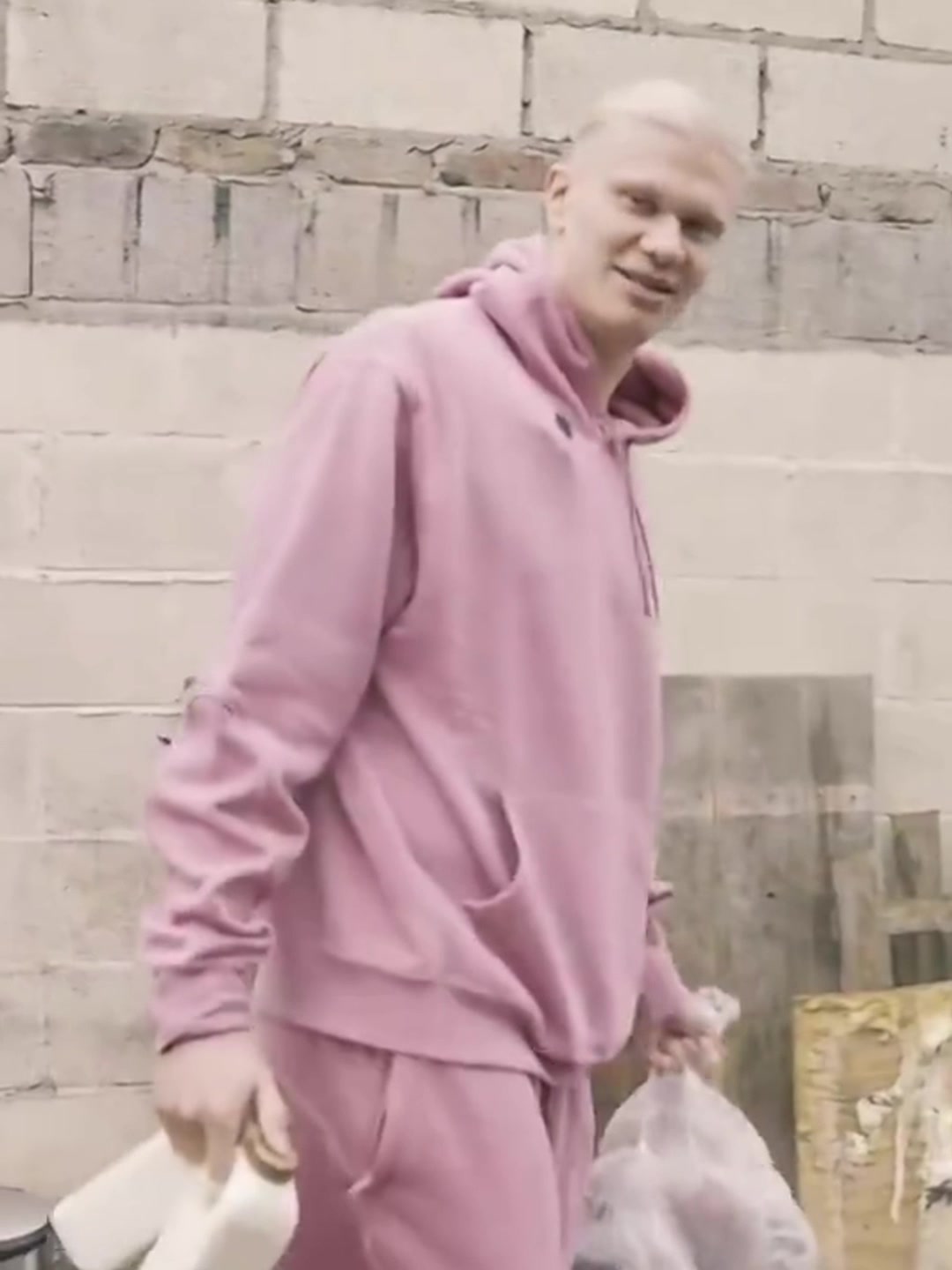 真生吃哈兰德一天两杯生牛奶饮食习惯引热议