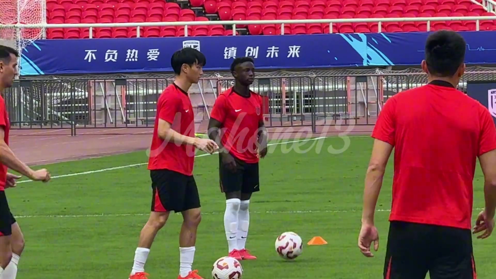 蓉城赛前迎利好消息锋线尖刀伊萨卡隆伤愈复出开始随队训练