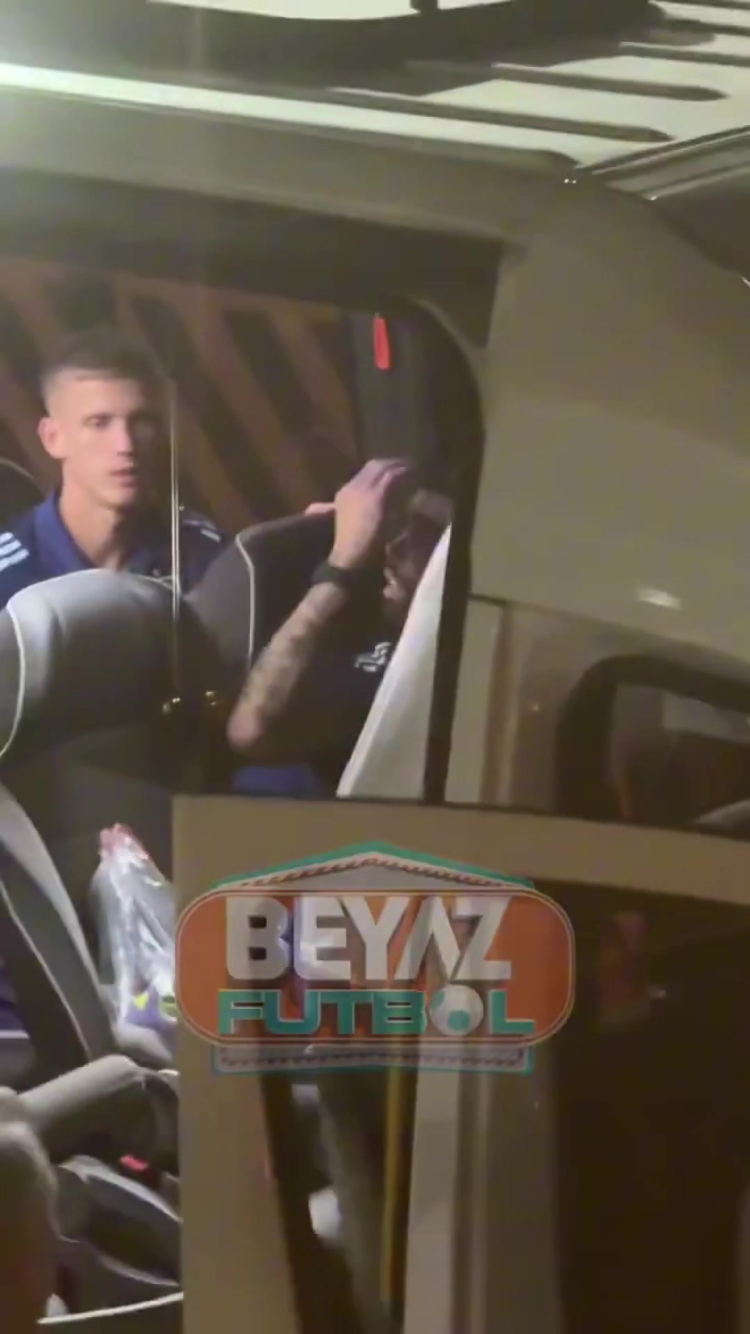 护照丢了亚马尔在土耳其护照丢失赛后找了很久都没找到