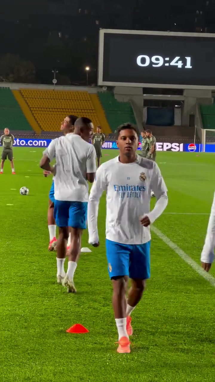 有去现场的吗皇马在阿拉木图体育场的踩场训练