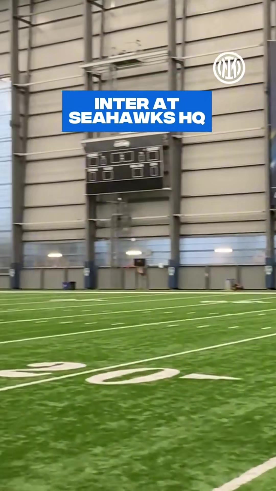 网友调侃巴斯托尼和比塞克这橄榄球打的毫无默契可言