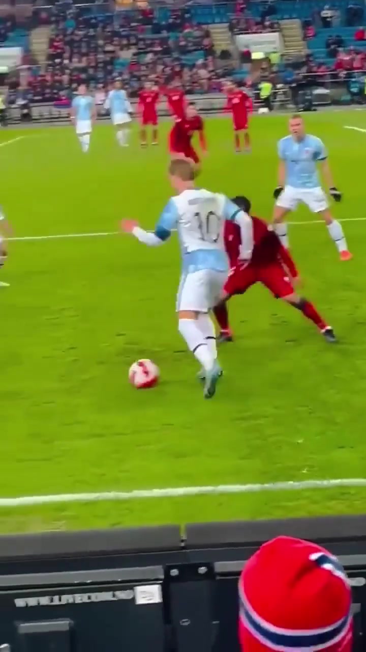 如今是否兑现天赋厄德高这脚下有点东西啊