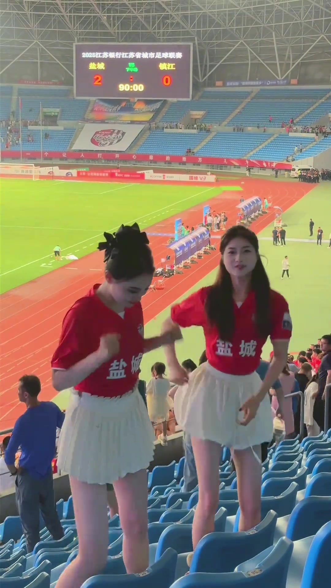 苏超精彩的不止足球还有会跳舞的小姐姐们