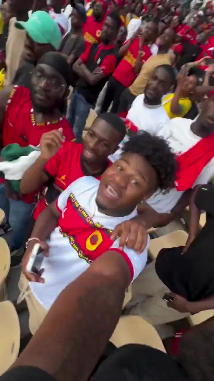 卧槽主罚角球险些闪了梅西的老腰