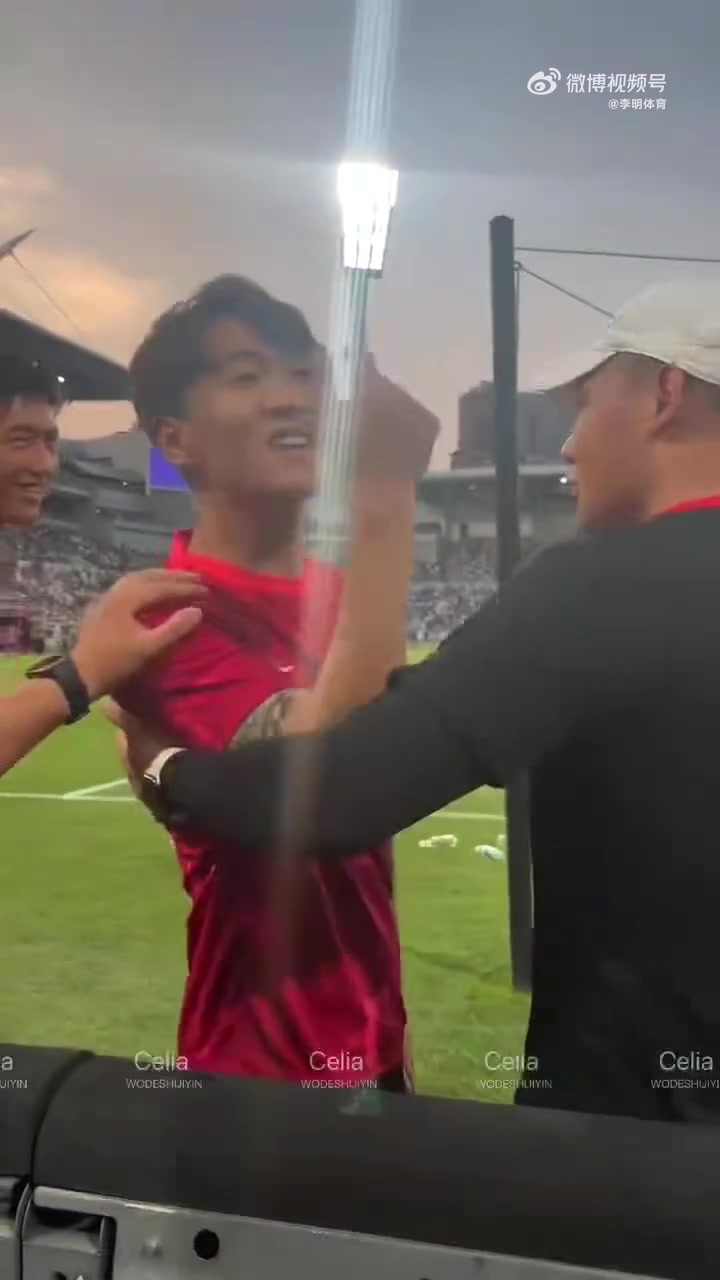 赛前被天津球迷问候家人后韦世豪回应你下来下来