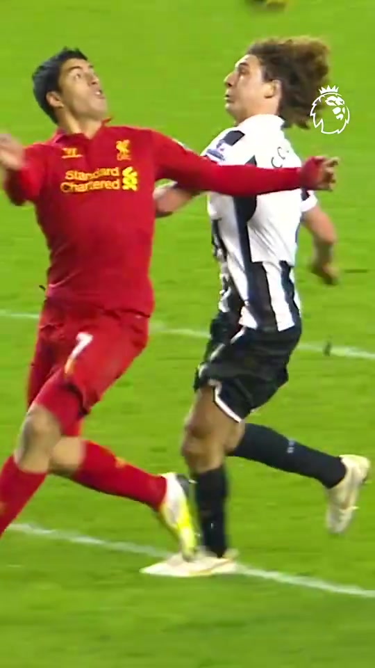 技术流的魅力苏亚雷斯神作在科洛奇尼推搡下完成同向卸球