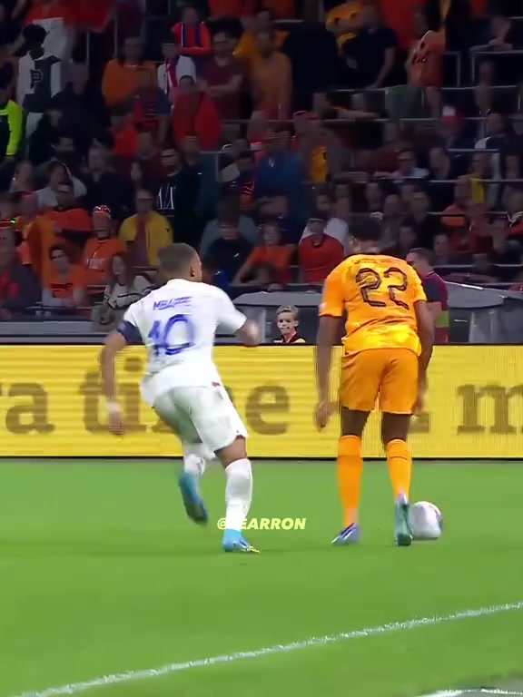 当超跑遭遇泥头车网友姆巴佩在邓弗里斯面前有理说不清