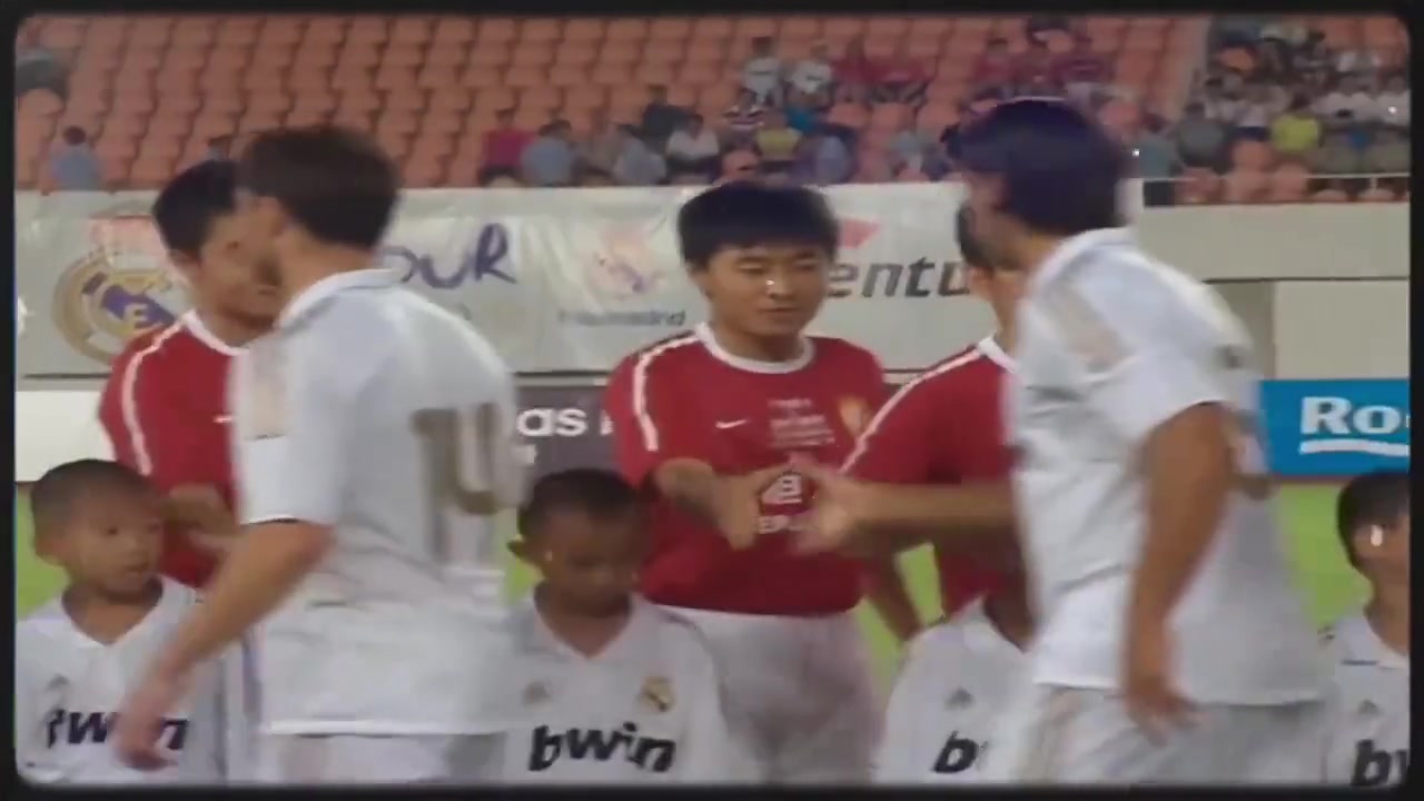 曾经我们也有俱乐部和巅峰皇马交手如何评价这张照片的含金量