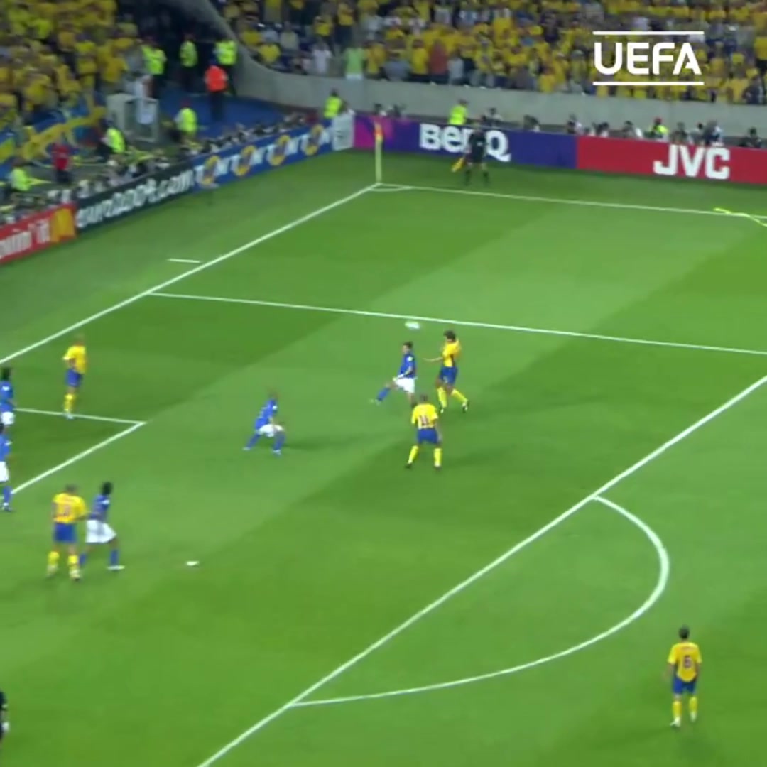 2004年欧洲杯伊布打进载入史册的蝎子摆尾