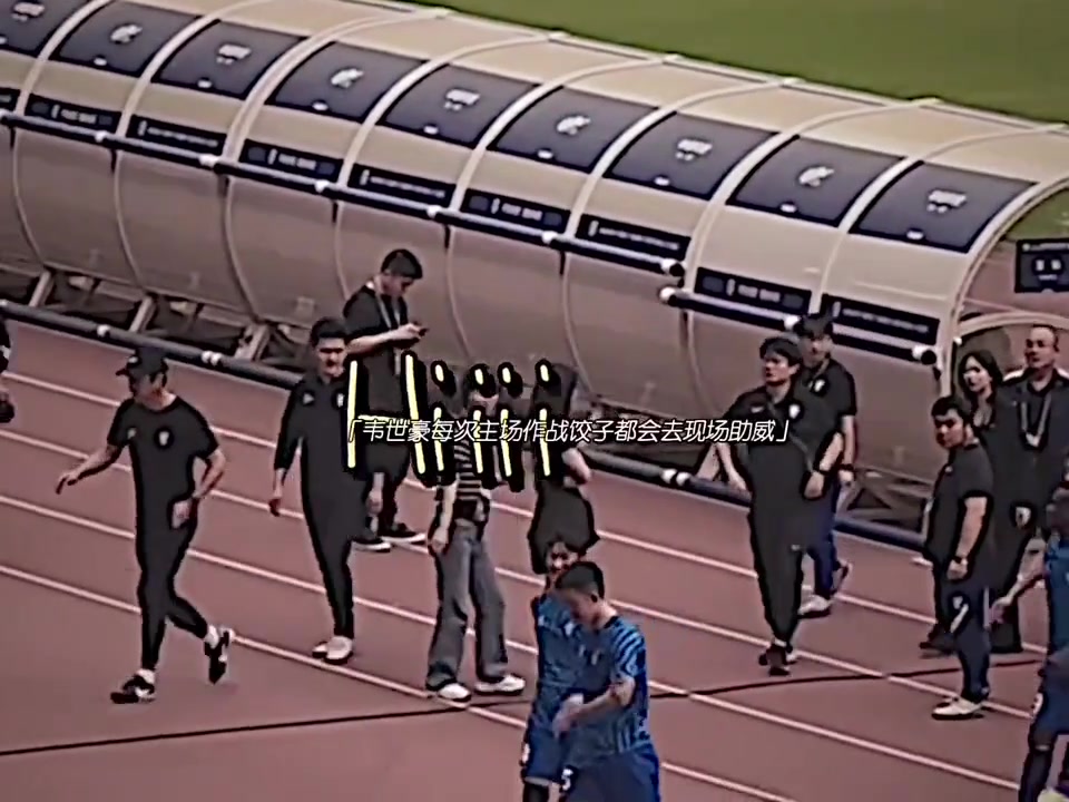 那可是韦世豪一见钟情陪伴了韦世豪十年的女孩呀怎能受欺负