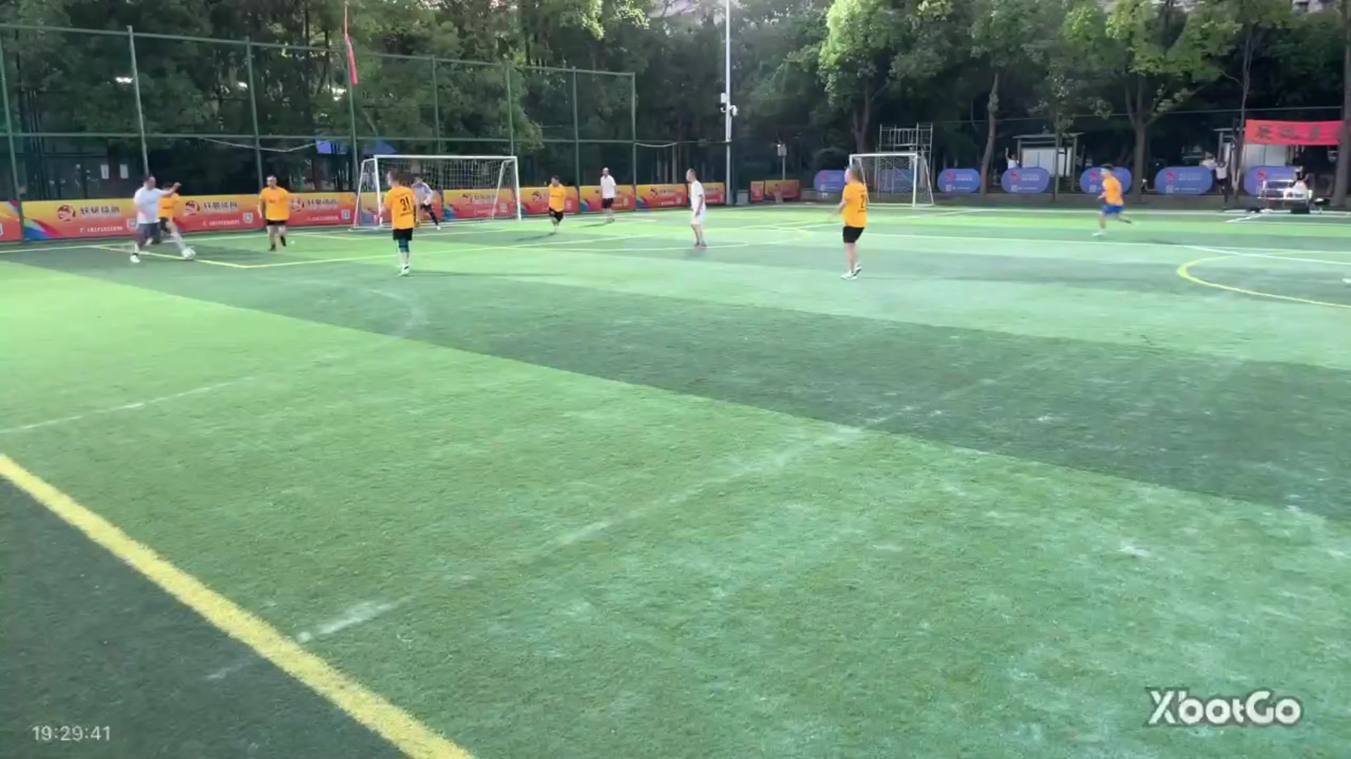 业余赛场球员猝倒揪心祈祷不禁让人想起当年的埃里克森