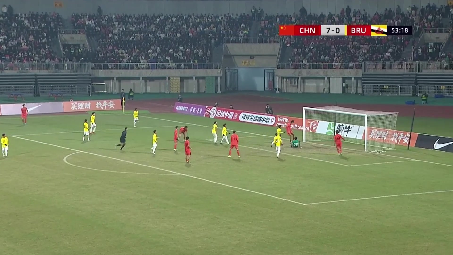 文莱后卫解围失误赵松源大四喜U16国足8-0文莱