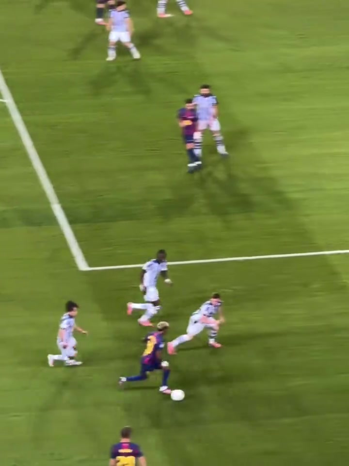 多人包夹依然从容这就是巴萨传控这就是亚马尔个人能力