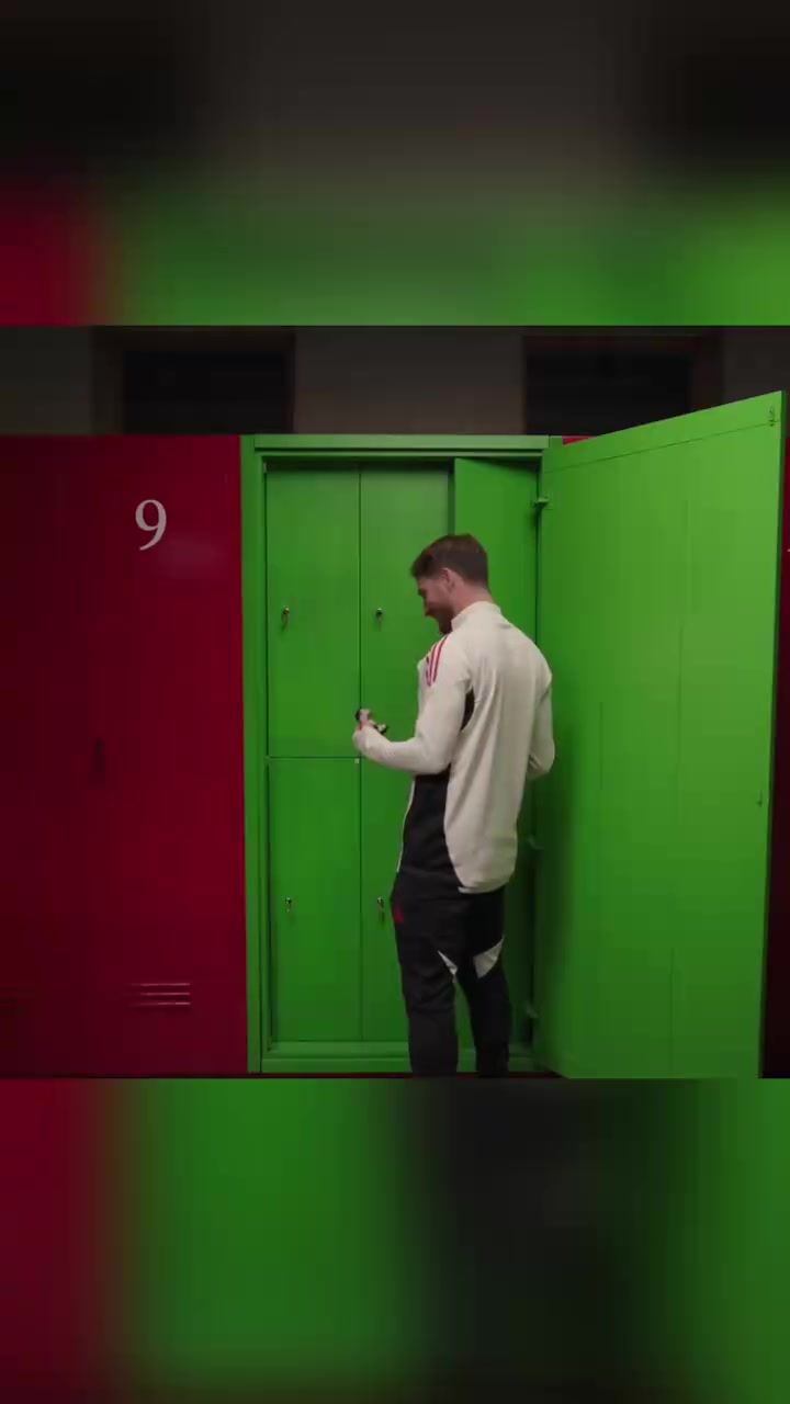 麦卡利斯特我父亲曾与马拉多纳一起踢球而我与梅西一起踢球