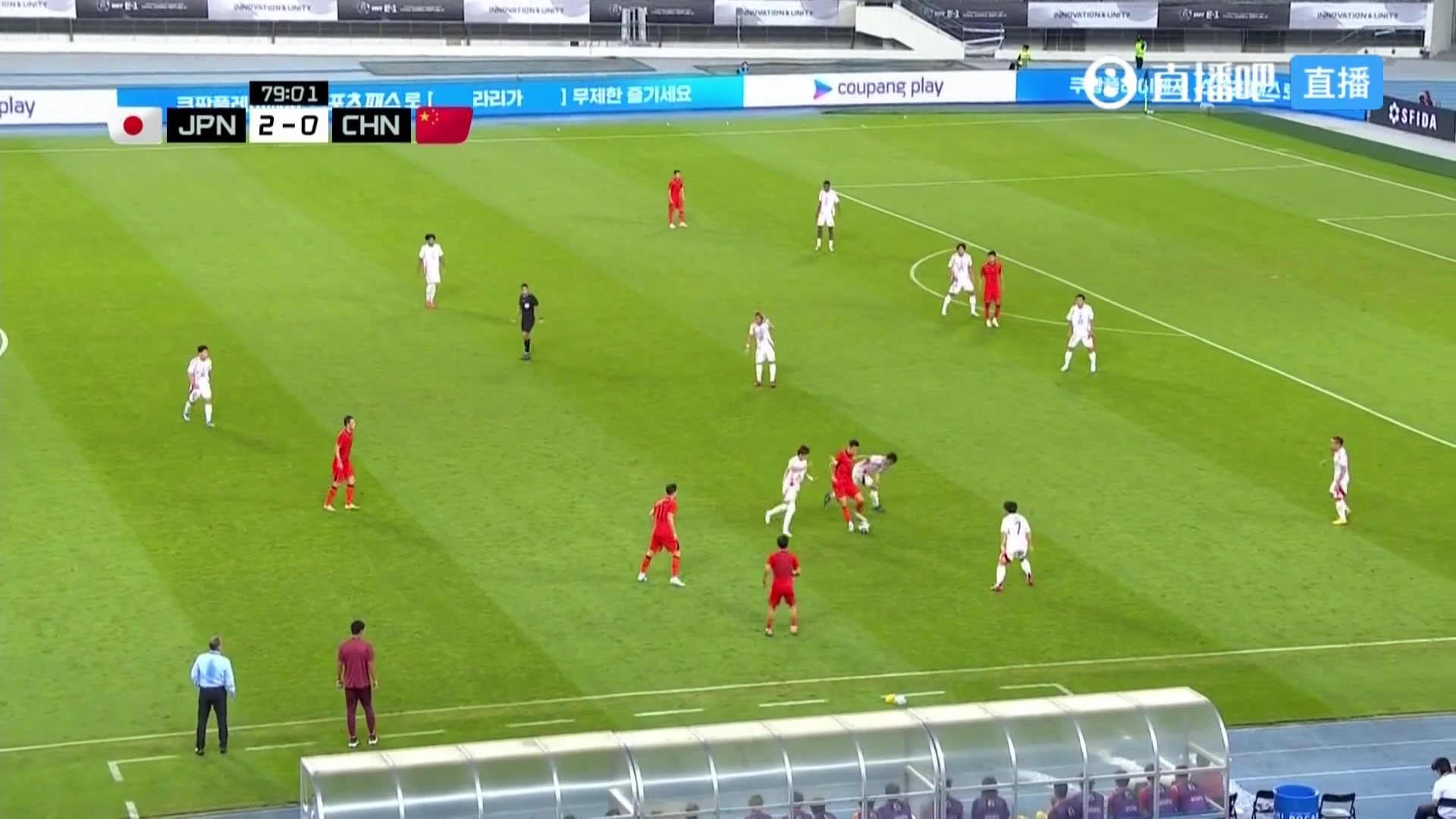 脚法太差谢文能传中传出底线浪费前面国足的精彩配合