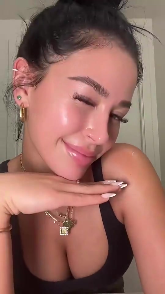 贝林嫂贝林厄姆女友大秀性感身材不得不说真好看