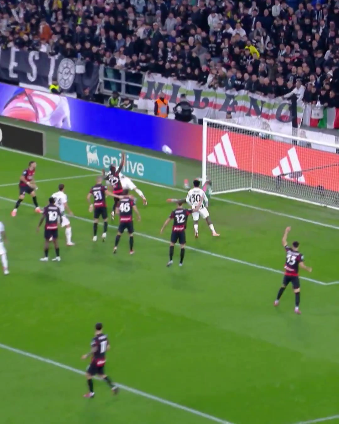 再回顾迈尼昂扑出了尤文近在咫尺的射门