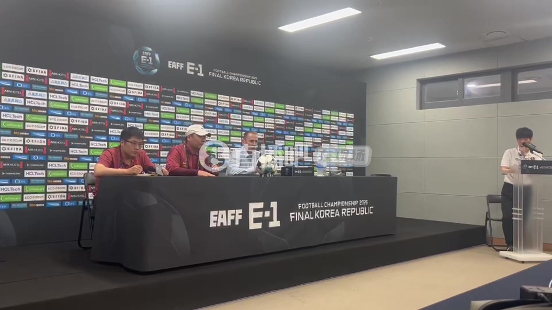 国足后卫总是出问题久帅皇马的高水平后卫也有这样的时候