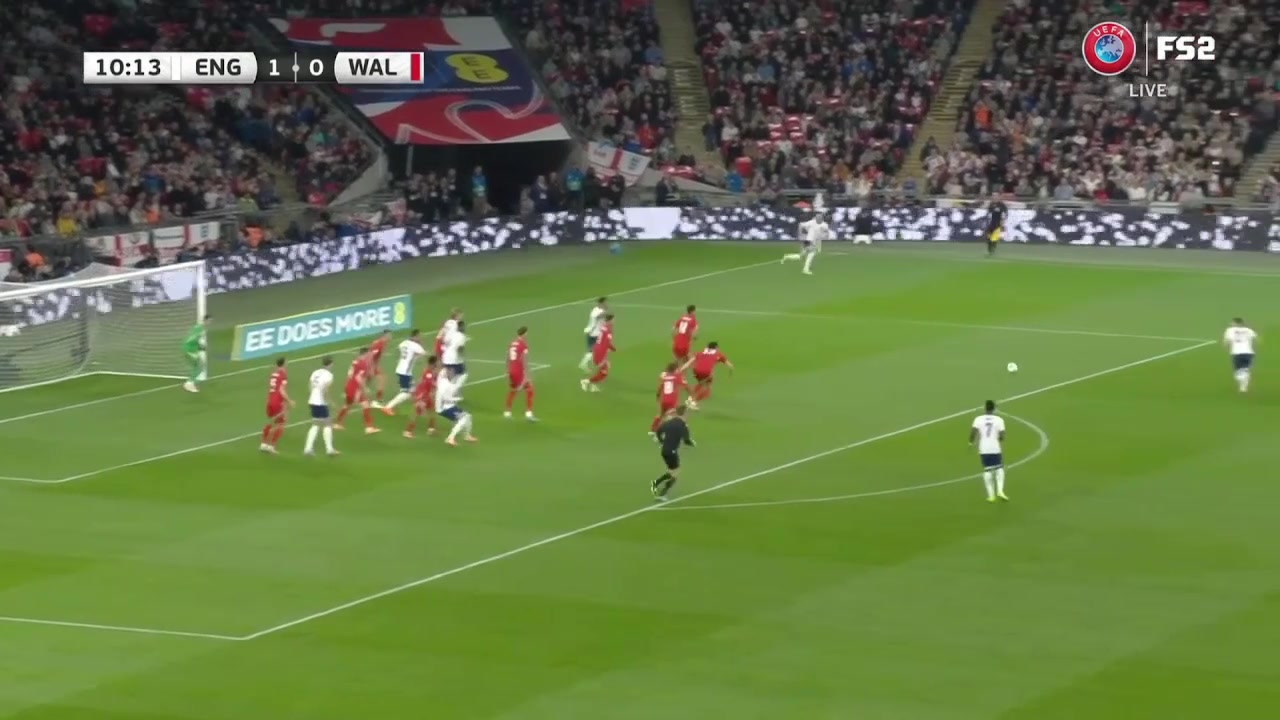 英格兰战术角球连续二次进攻沃特金斯门前轻松打门得手