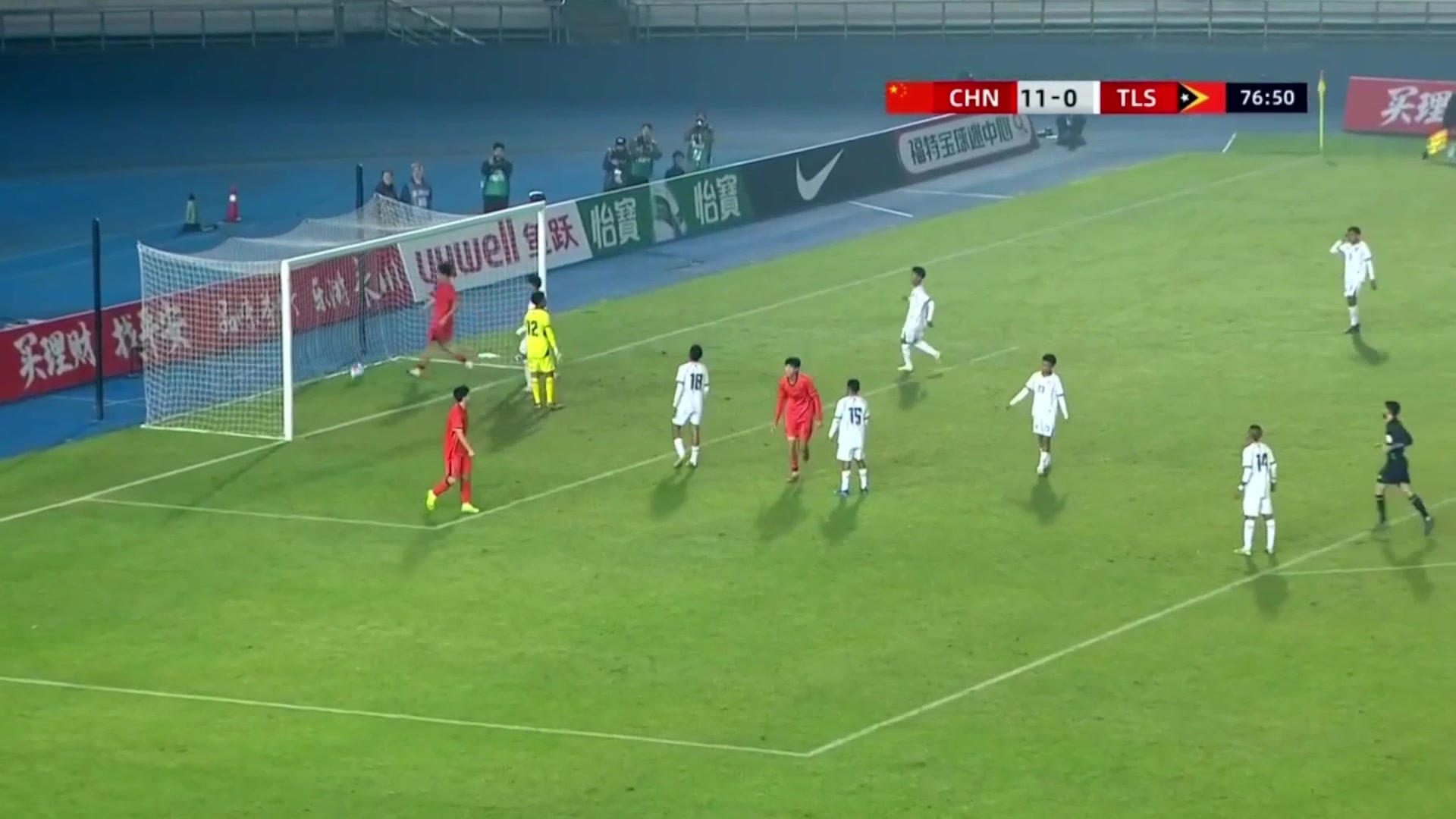 头球把对手炸懵了赵松源头球再进一球