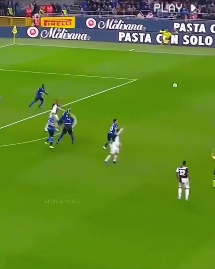 C罗这爆射真的太震撼了若踢在普通人身上不得青一块紫一块的?