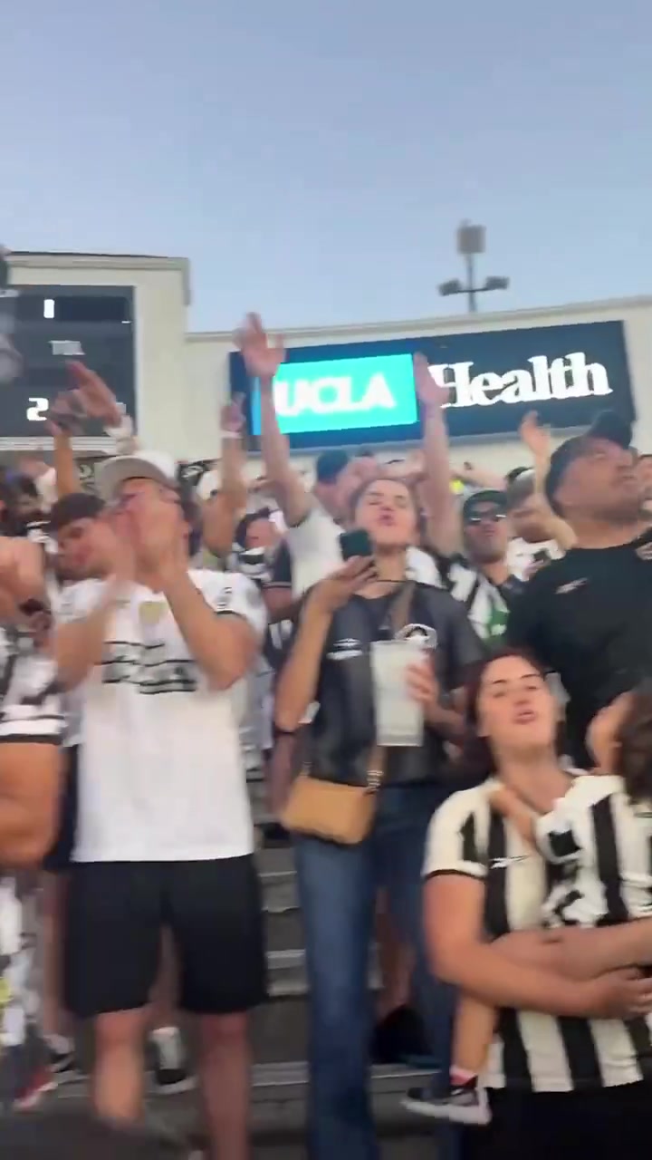 击败巴黎后博塔弗戈球迷高唱我们可不是国米