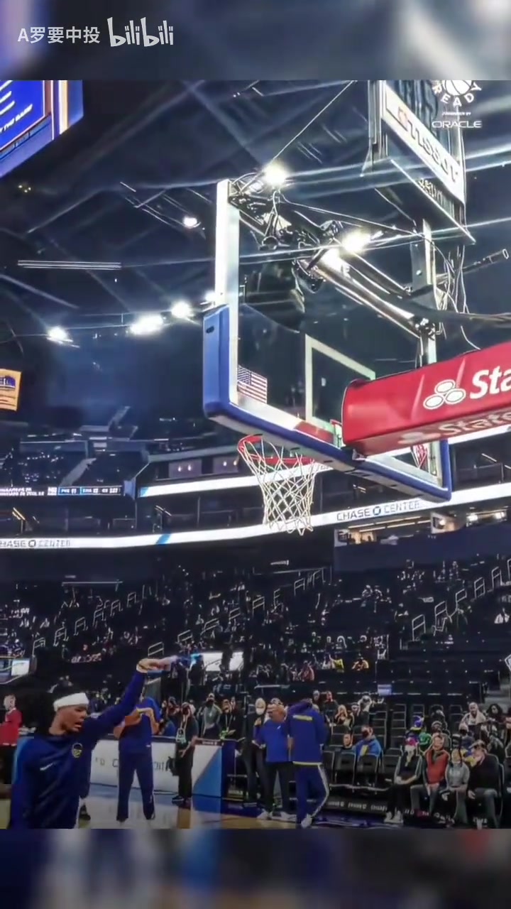 其他人反应太逗了名场面全联盟只有浓眉不知道库里要干什么