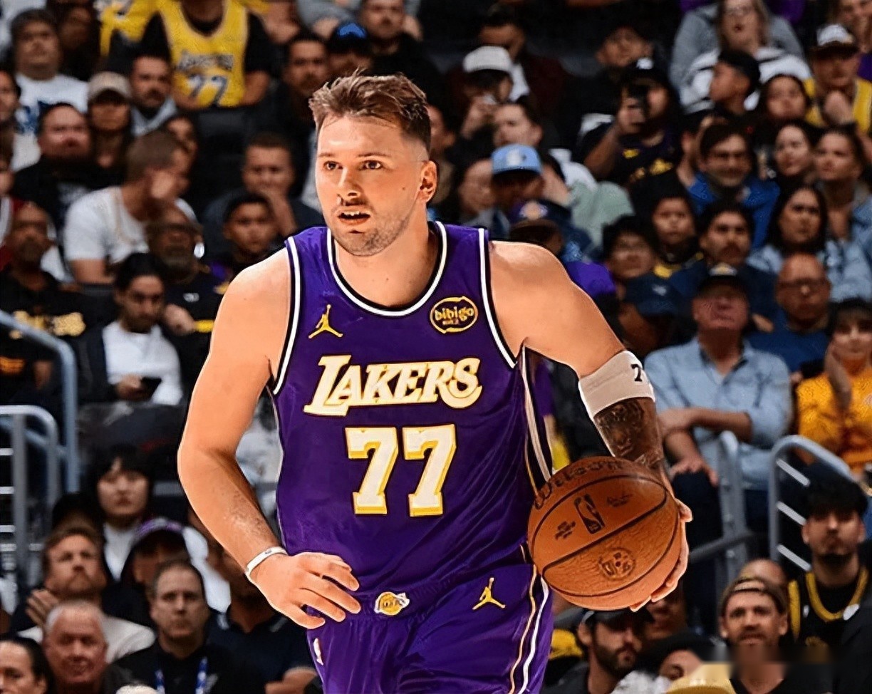 湖人惨败马刺!东契奇斯玛特轰61分,里弗斯崩盘,防守太垮了!