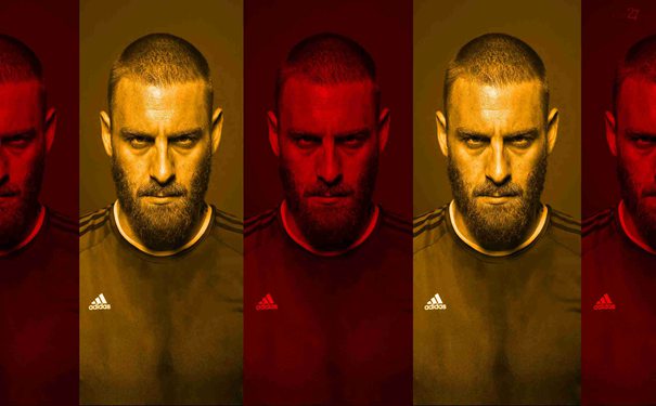 杨瀚森和状元中锋奥登碰面互动 比比手掌大小